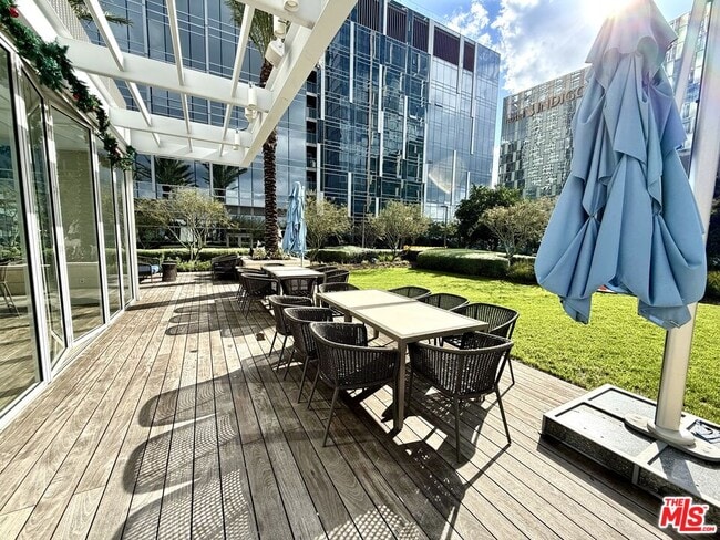 Building Photo - 877 Francisco St