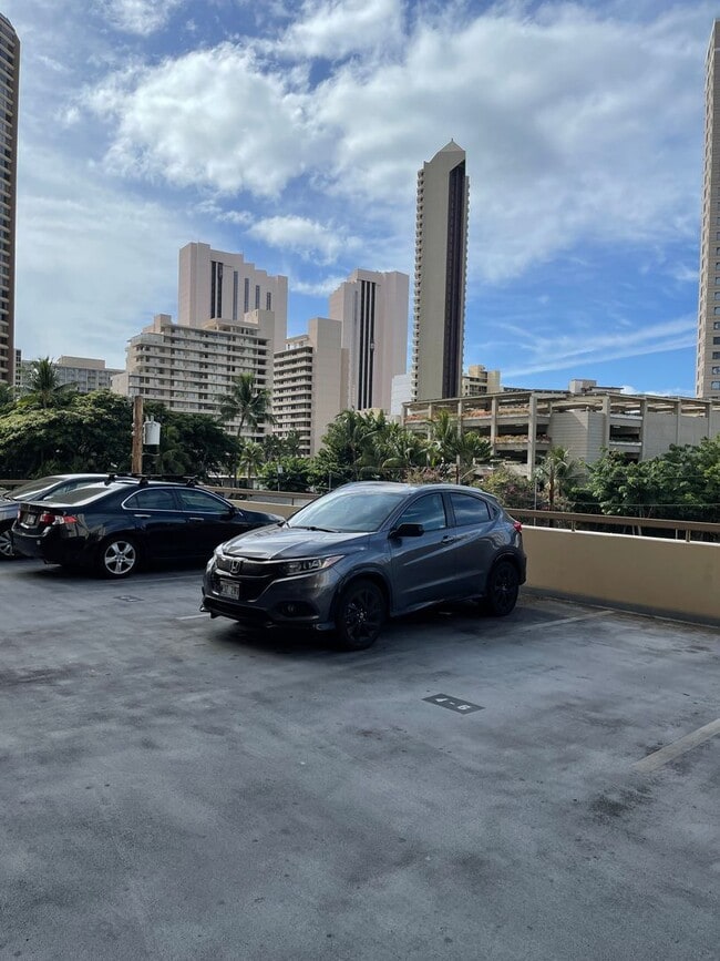 Building Photo - Chateau Waikiki - 1/1/1 - $2,700- Includes...