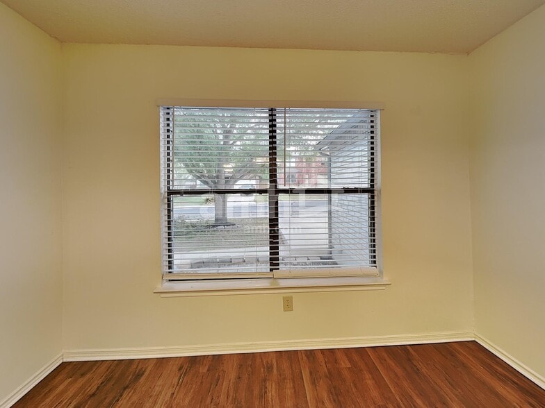 Building Photo - 9506 Arcade Ridge