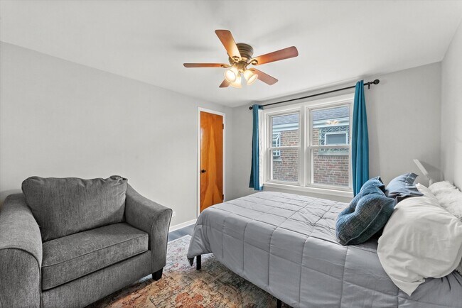 Building Photo - 5139 S Narragansett Ave