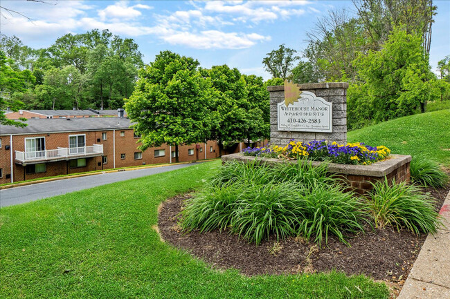 Building Photo - 4009 - White House Manor Apartments