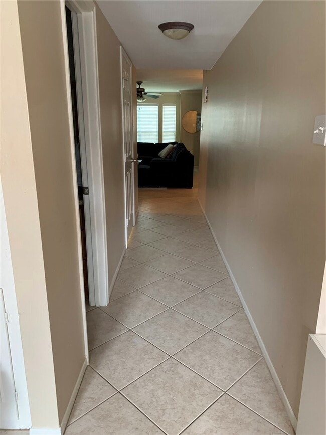 Building Photo - 13078 Trail Hollow Dr