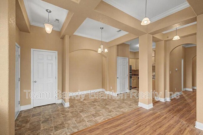 Building Photo - 542 S 72nd Ave
