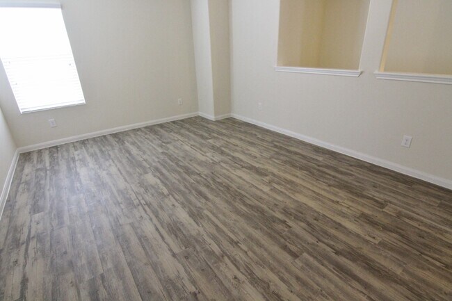 Building Photo - 5450 Quail Cove Ln