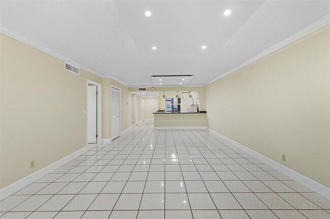 Building Photo - 434 Lakeview Dr