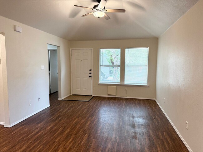 Building Photo - 129 Stewart Bend Ct