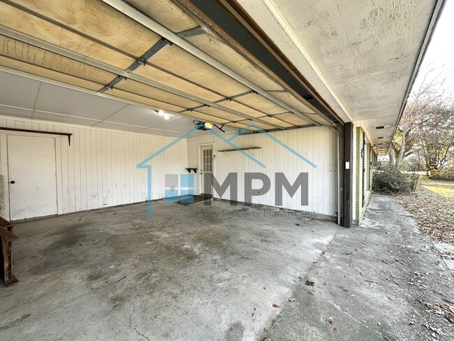 Building Photo - 1104 Hilton St