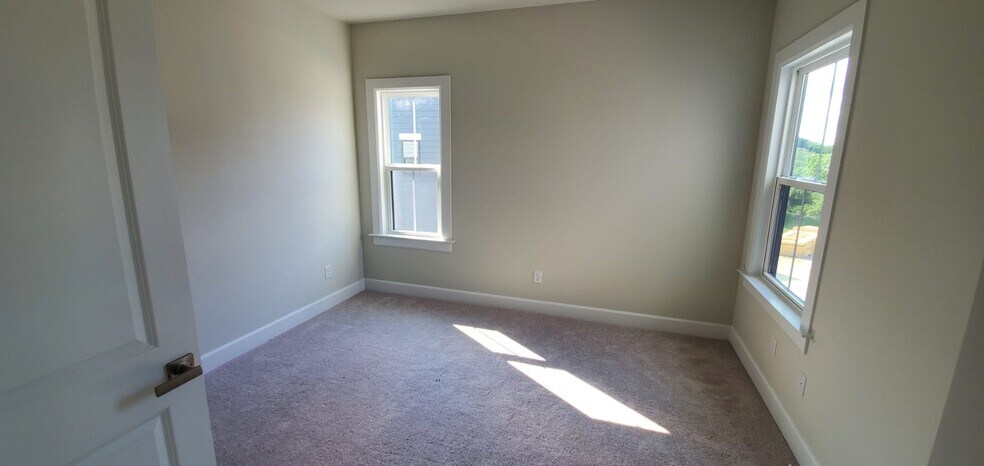 Top level 2nd bedroom - 141 Laurel Pl Ln