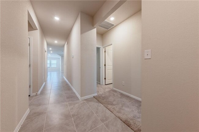Building Photo - 13905 Heartland Dr