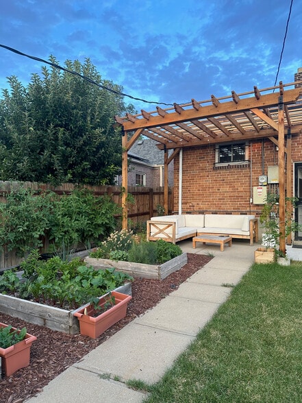 Backyard garden and pergola - 3423 N Saint Paul St