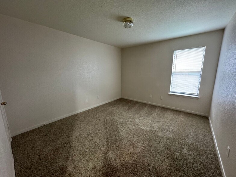 Building Photo - 311 Cedar Ridge Dr