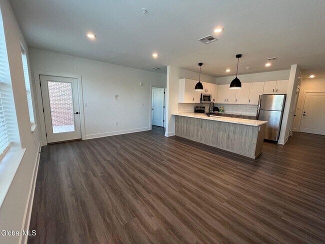 Building Photo - 1 Town Ctr Dr