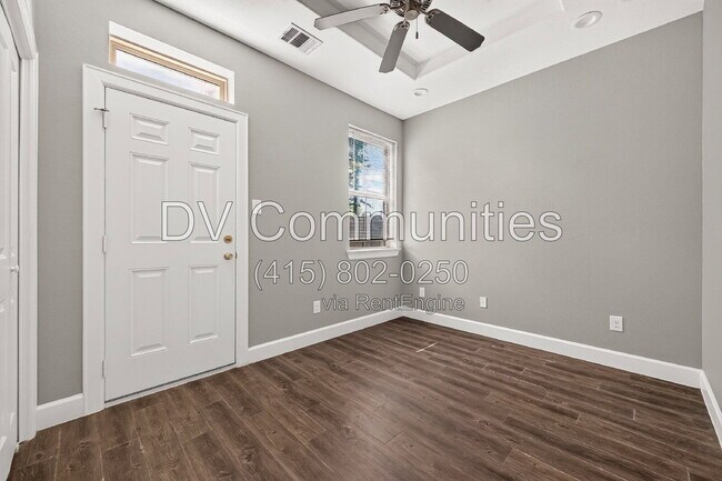Building Photo - 1204 3rd St