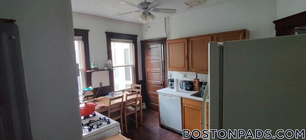 Building Photo - 122 Columbia St