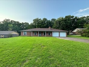 Building Photo - 622 Hospital Rd