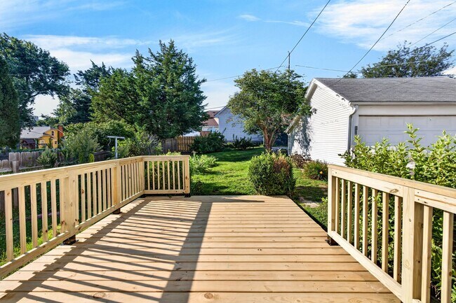 Building Photo - 4417 Poppleton Ave