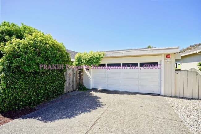 Building Photo - Gorgeous Home in Sought After Larkspur Nei...
