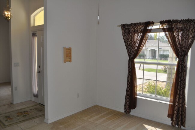 Building Photo - Lovely home in Pine Lakes