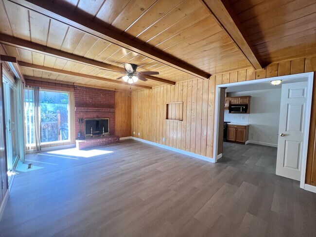 Building Photo - EBS T 37565