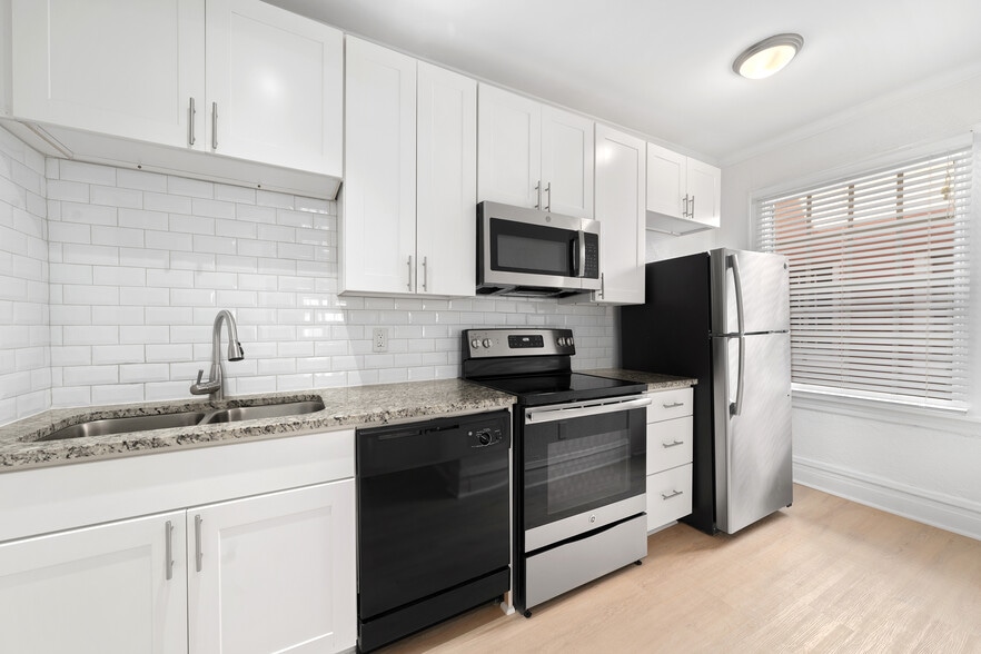 Building Photo - 2307-09 S. Clewis