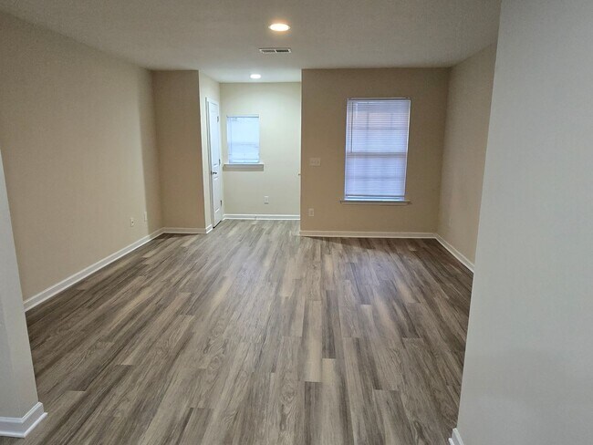 Building Photo - Welcome Home to 125A Winterberry Lane – Co...