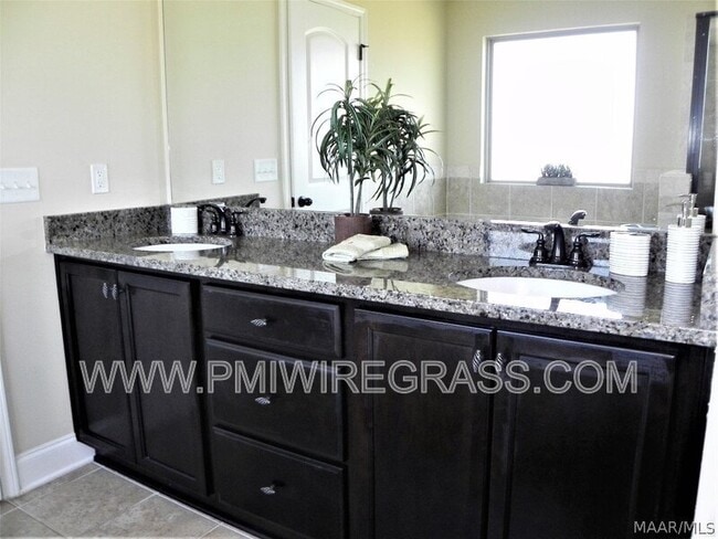 Building Photo - 87 Freedom Heights