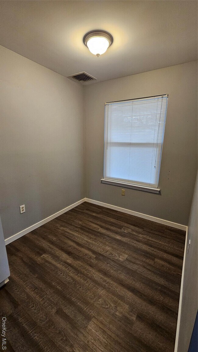 Building Photo - 806 Lenox Rd