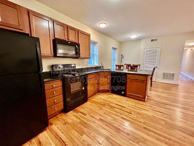 Building Photo - 716 Westgate Ave