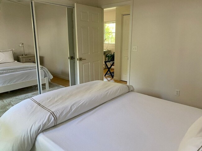 Building Photo - Charming 1BD/1BA in Desirable Petaluma Location unfurnished