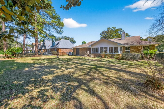 Building Photo - 1140 Troon Dr E