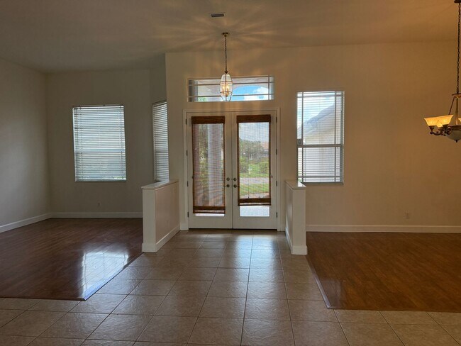Building Photo - 4 Bedroom 3 Bath Single Family Home Laurel...