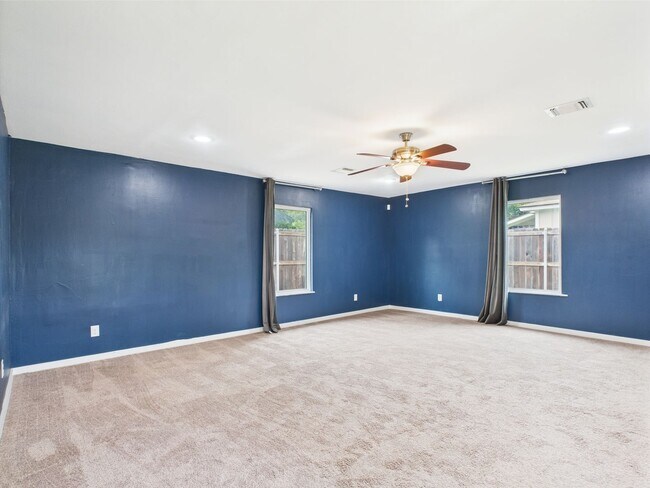 Building Photo - Charming 3-Bedroom Retreat with 2 Full Baths in the Heart of Fredericksburg!