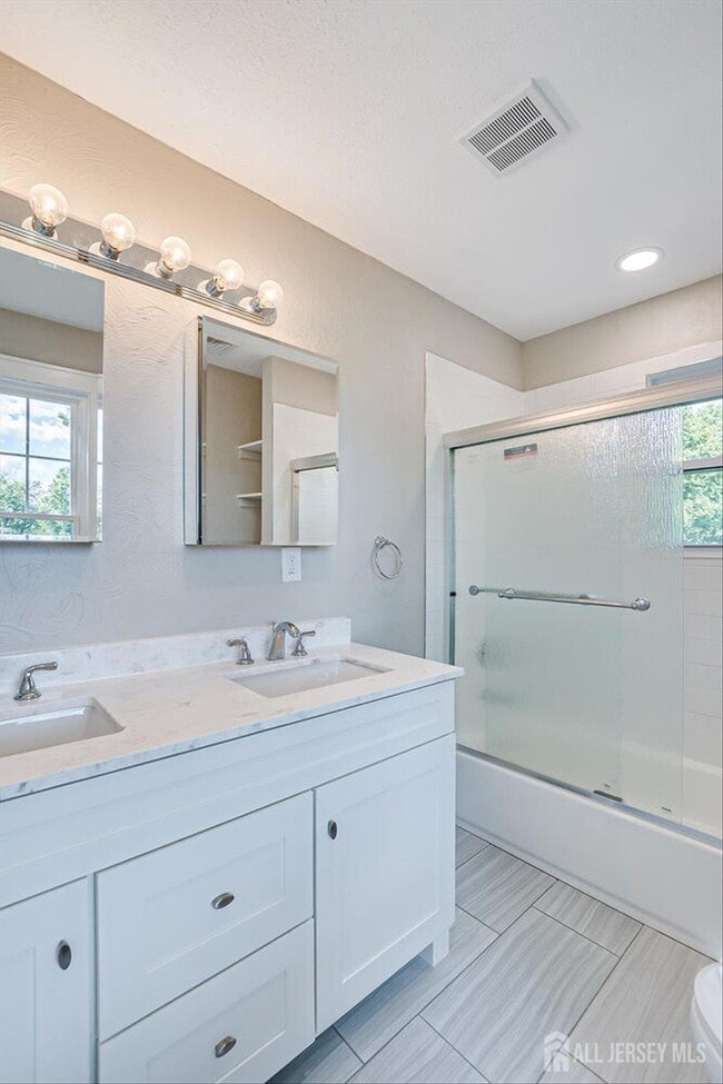 Building Photo - 338 Buckelew Ave