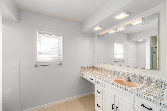 Building Photo - 3125 Fernside Blvd