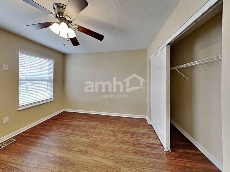 Building Photo - 10319 Fredricksburg Rd