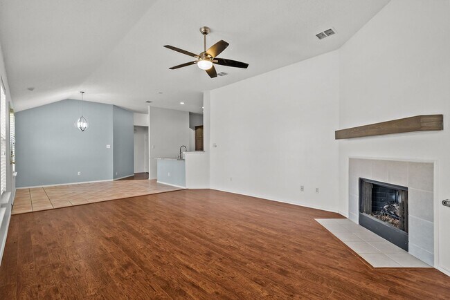 Building Photo - $500 off the first month's rent + move-in on or before 4/20