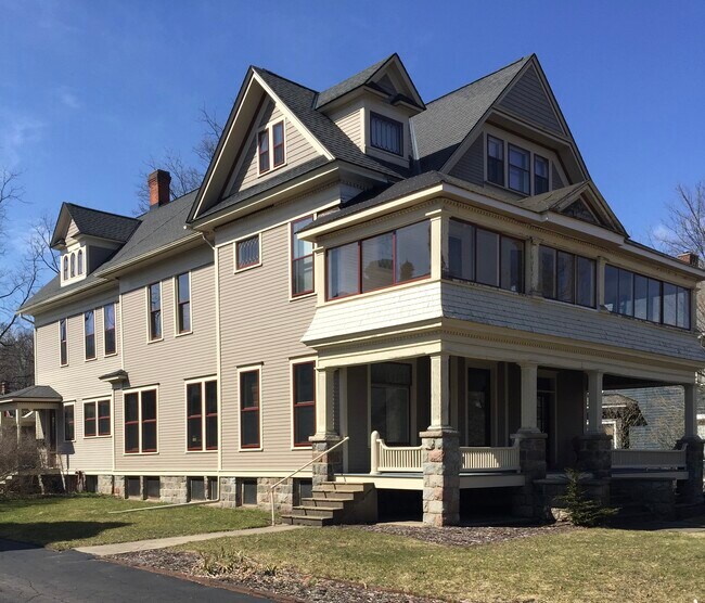 Building Photo - 237 Stuart Ave