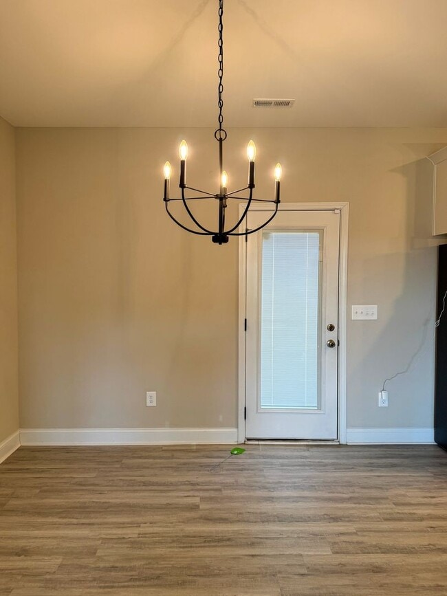 Building Photo - Beautiful 4 Bed 3 Bath Home with Easy Access to I-295