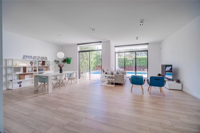 Building Photo - 8660 Arboretum Ln