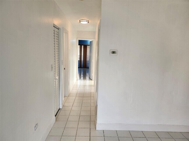 Building Photo - 2944 E Missionwood Ln