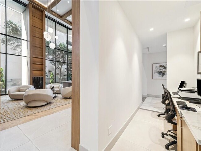 Building Photo - 1701 Hermann Dr