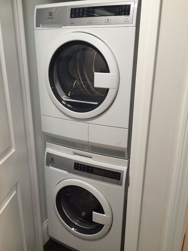 Building Photo - Luxury 2-Bedroom Apartment in Back Bay  – ...