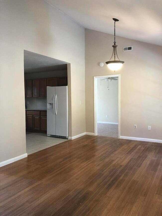 Building Photo - 115 Aylesbury Rd