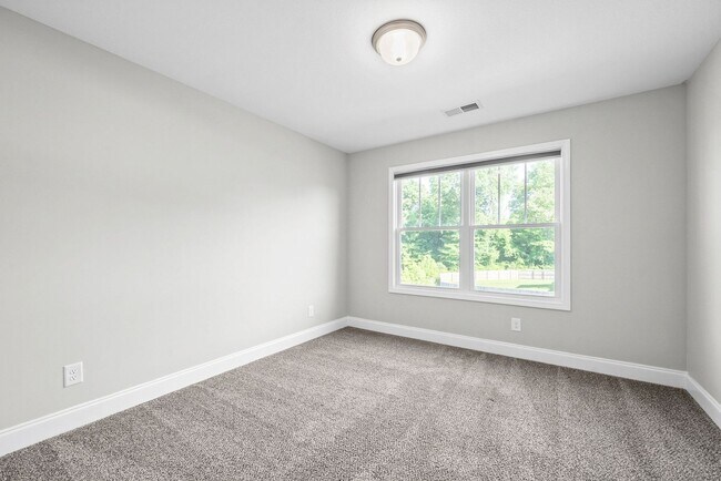 Building Photo - Pet Friendly Four Bedroom!