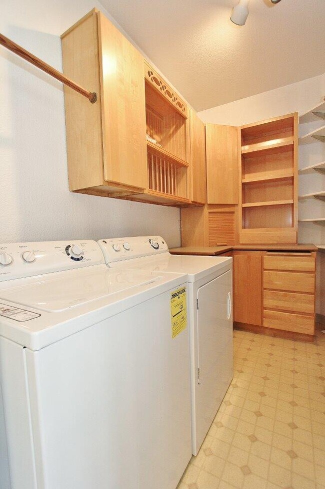 Building Photo - 604 Smith Ct