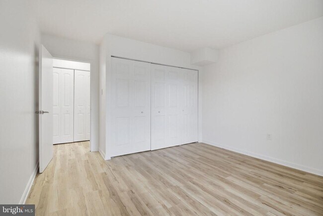 Building Photo - 5250 Valley Forge Dr