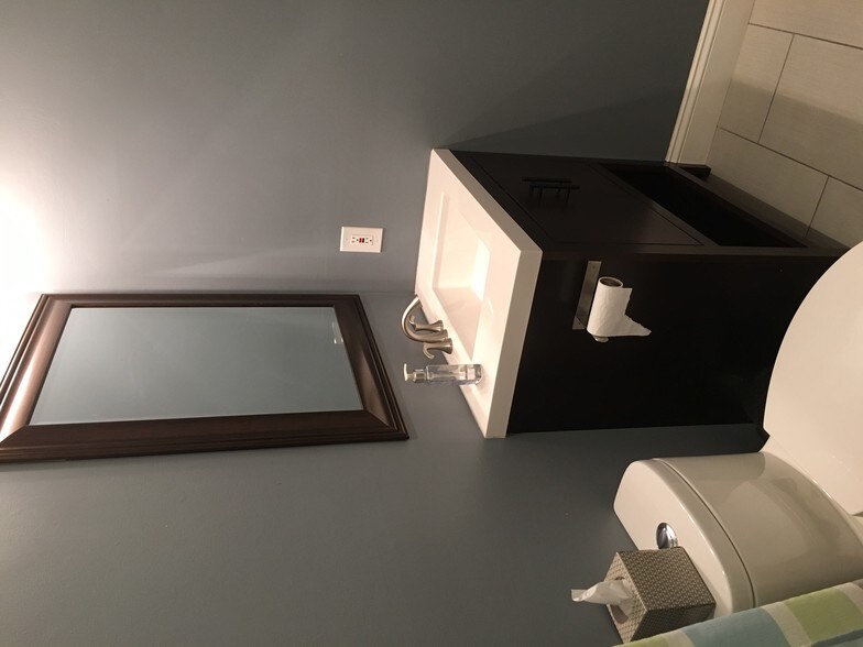 Building Photo - 402 Carhart Ct