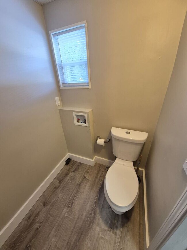 Building Photo - 132 Evergreen Ave