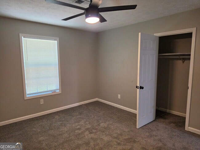 Building Photo - 586 Ridge Ave