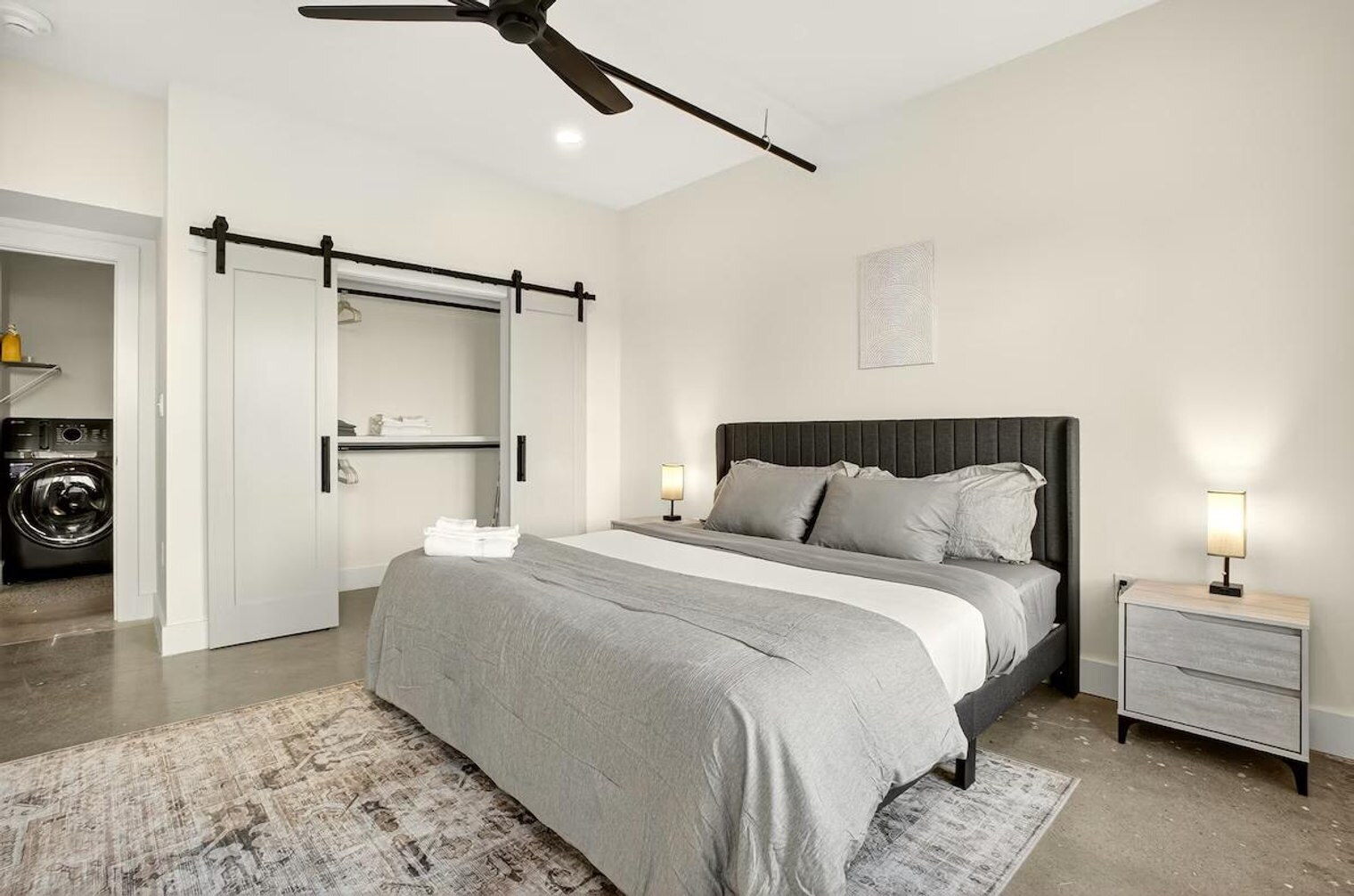 Building Photo - 400 S Main St